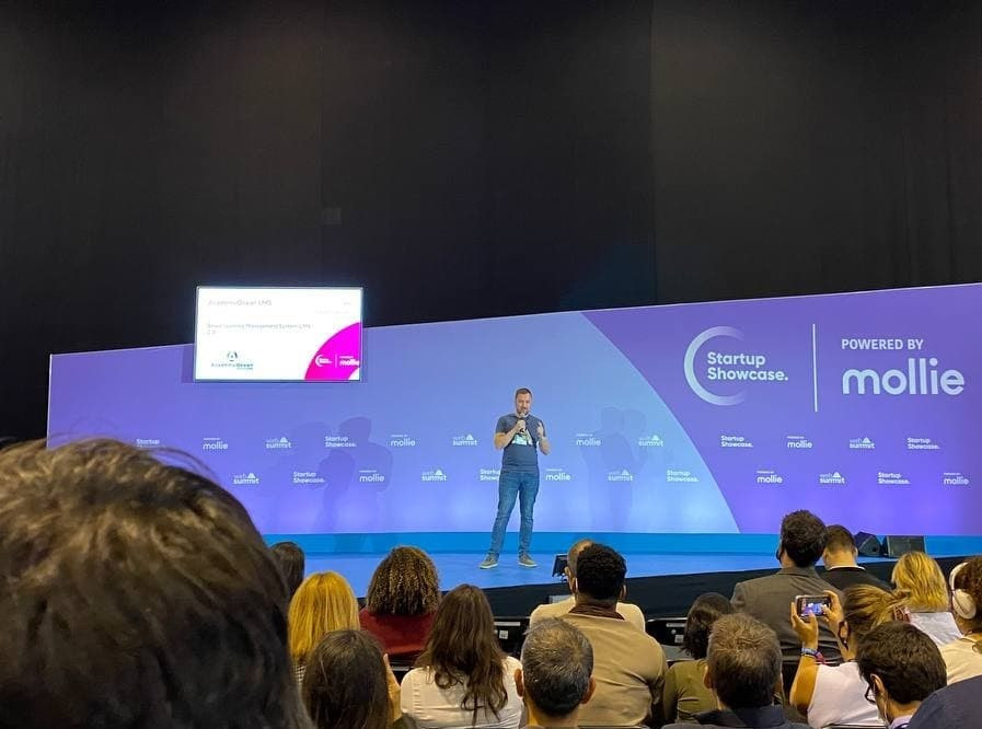 Спич CEO AcademyOcean на сцене Web Summit